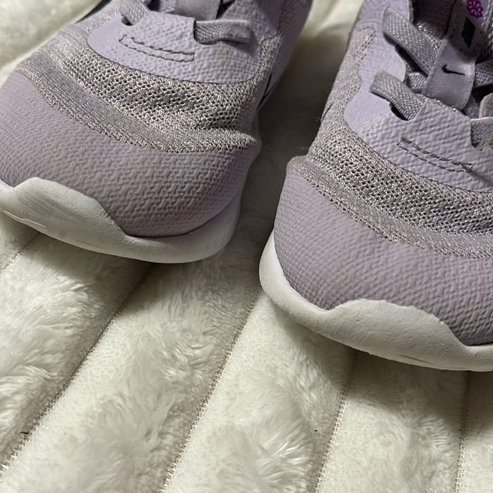 Nike Kids Sneakers in Light Purple and Black - Picture 4 of 8